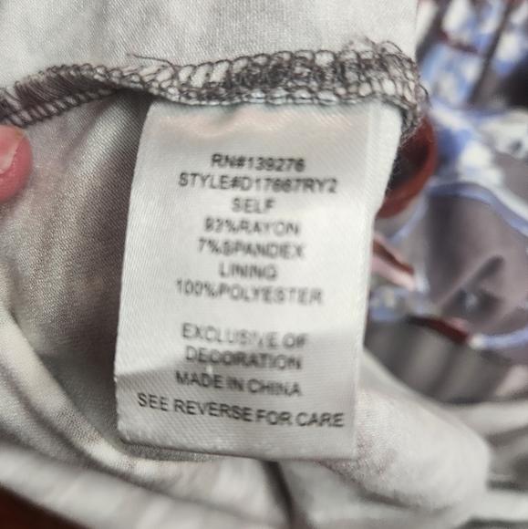 Stitch Fix Daniel Rainn Branwen knit top size Small NWT gray floral - Picture 9 of 11